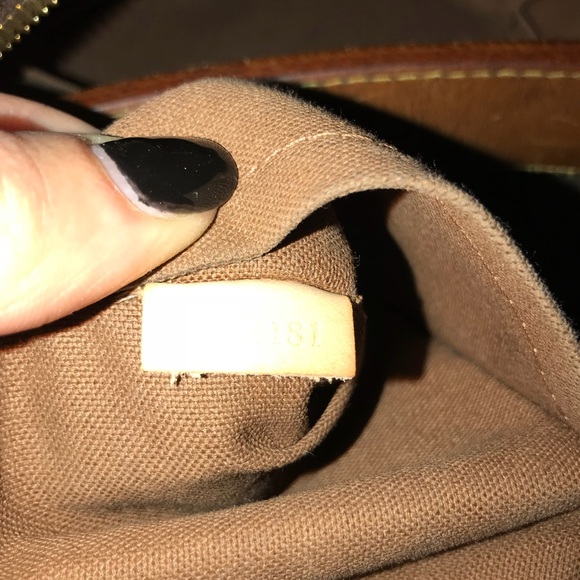 Authentic Louis Vuitton Sully Monogram - Picture 5 of 7